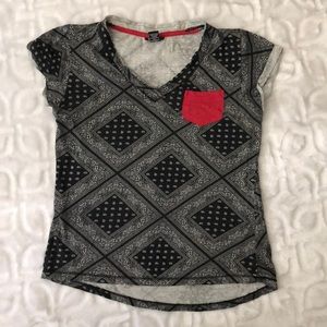 Pop of color pocket Tee that is super comfy!